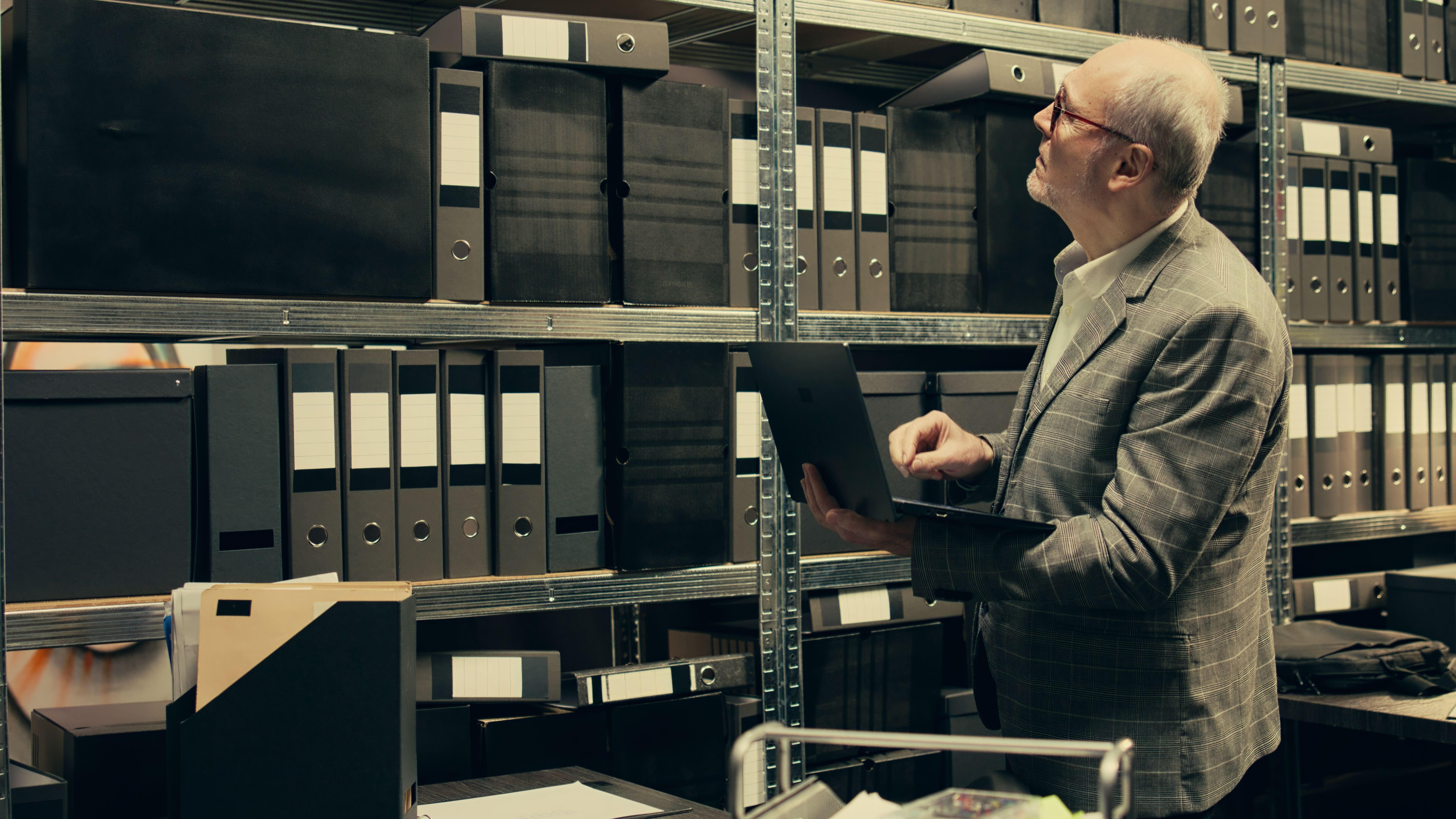 ¿Qué es un SGDEA y cómo se diferencia de un gestor de archivos tradicional?